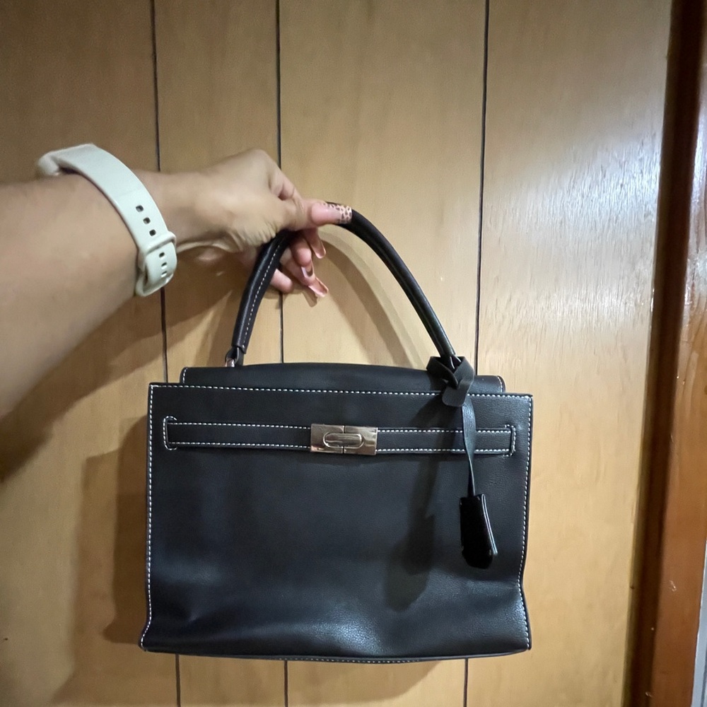 Free with any purchase..just request it ❤️Elegant Black Handbag